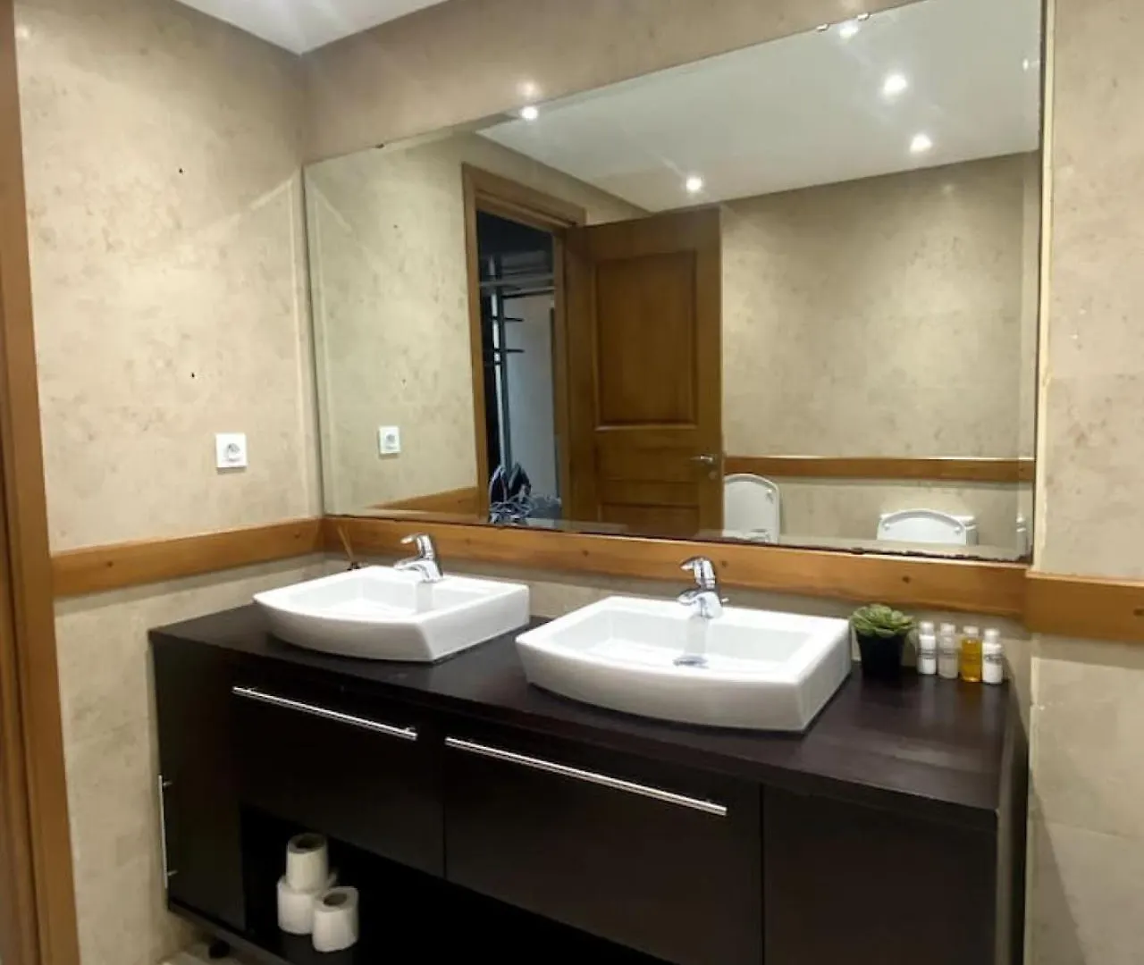 Casablanca 3 Bed Unit In Triangle Dor With Parking Apartment