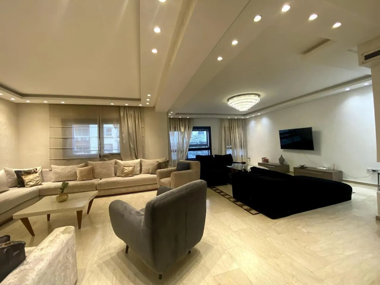 Casablanca 3 Bed Unit In Triangle Dor With Parking Apartment 0*,  Morocco