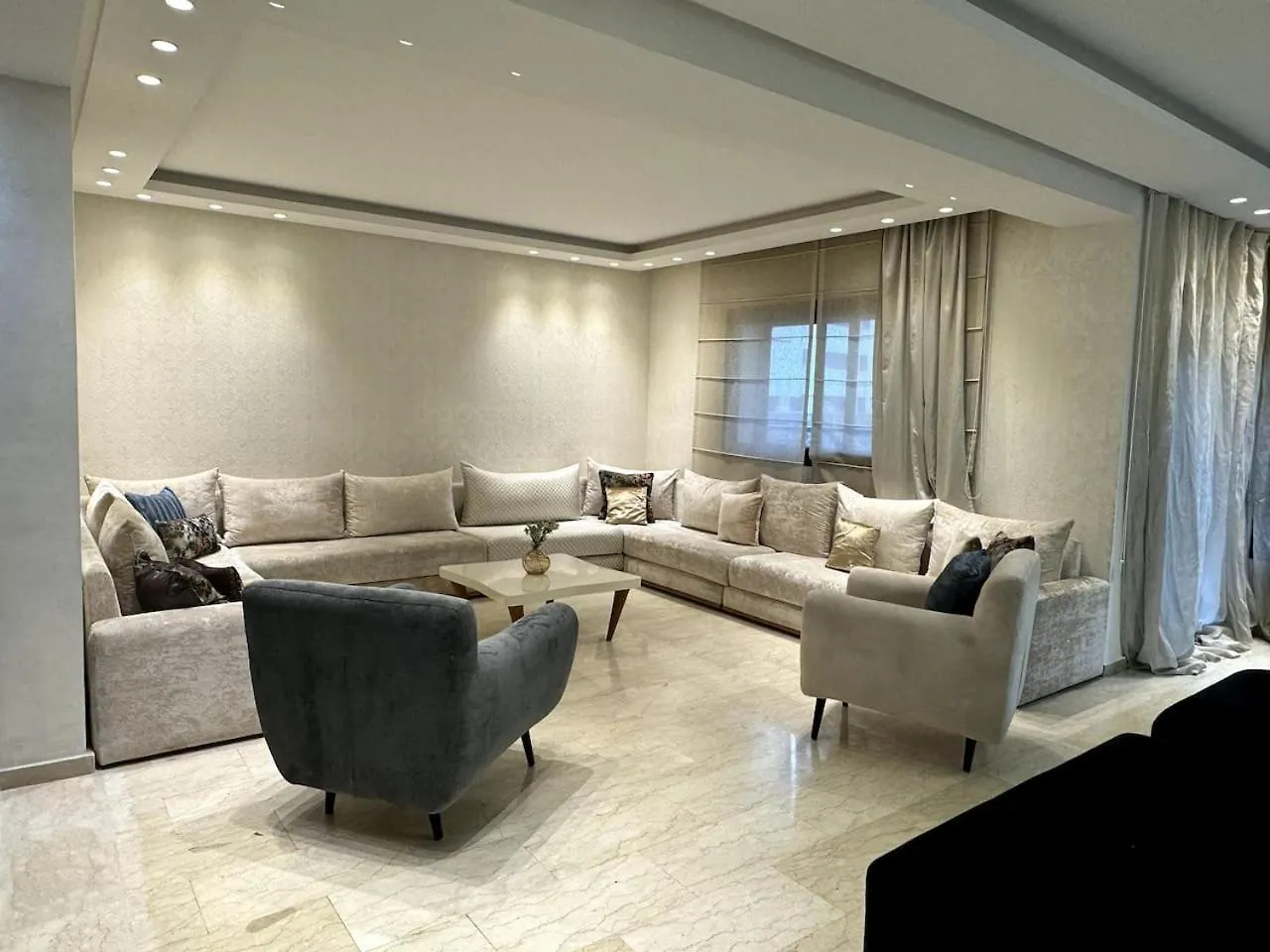 Casablanca 3 Bed Unit In Triangle Dor With Parking Apartment Morocco