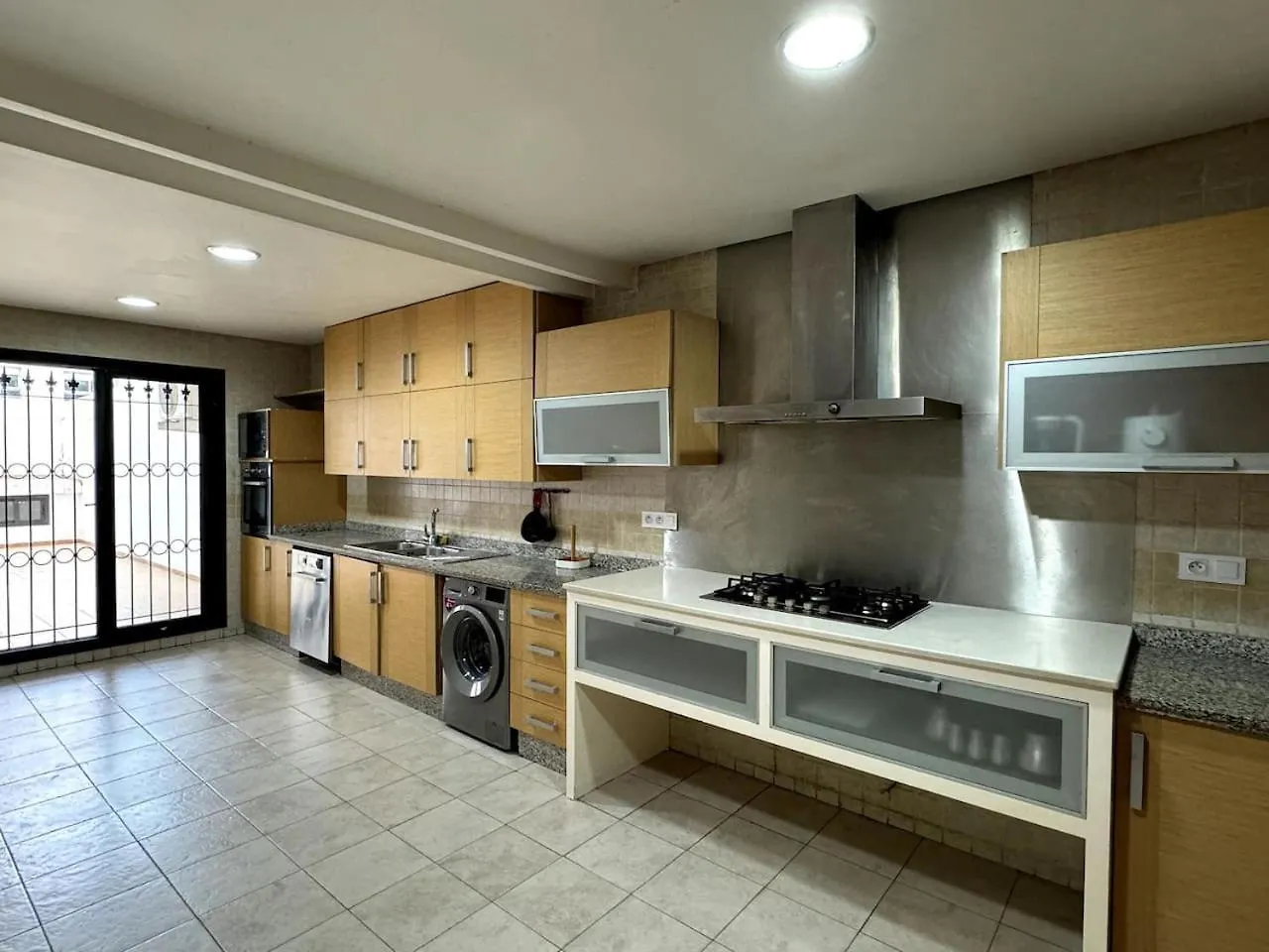 Casablanca 3 Bed Unit In Triangle Dor With Parking Apartment 0*,