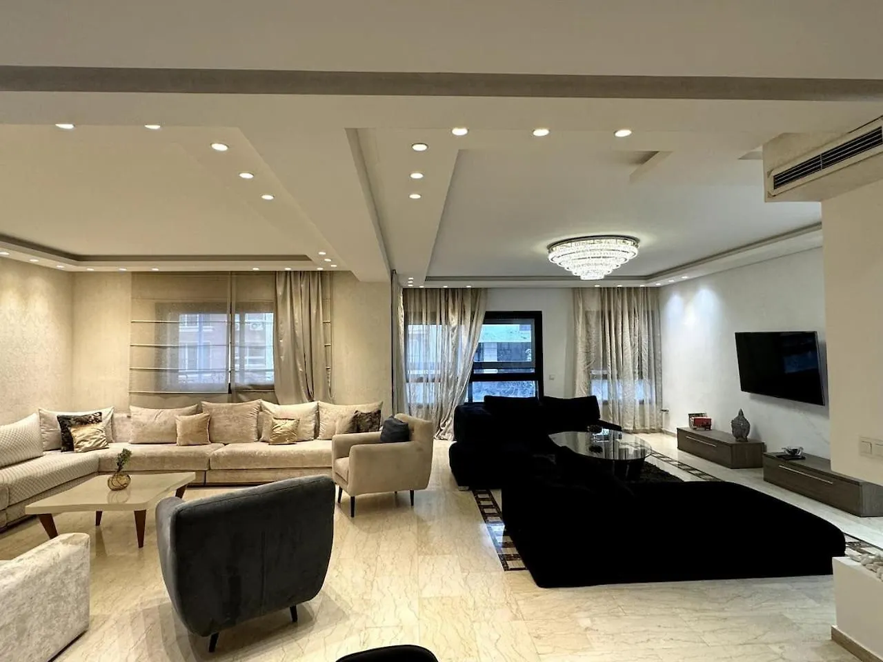 Casablanca 3 Bed Unit In Triangle Dor With Parking Apartment